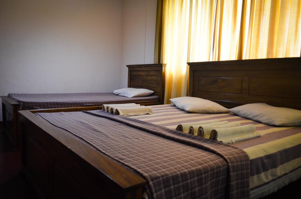 Yoho Mount Waves Hotel Kolombo Ruang foto
