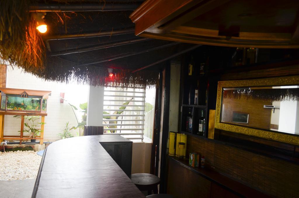 Yoho Mount Waves Hotel Kolombo Bagian luar foto