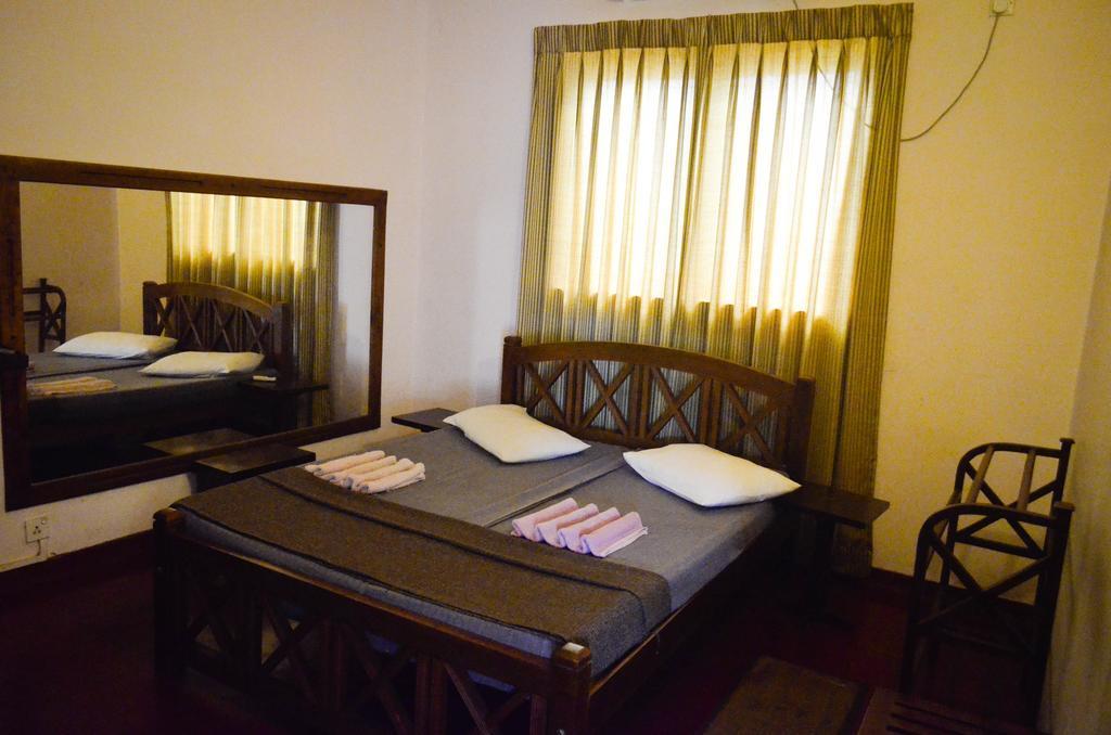 Yoho Mount Waves Hotel Kolombo Ruang foto