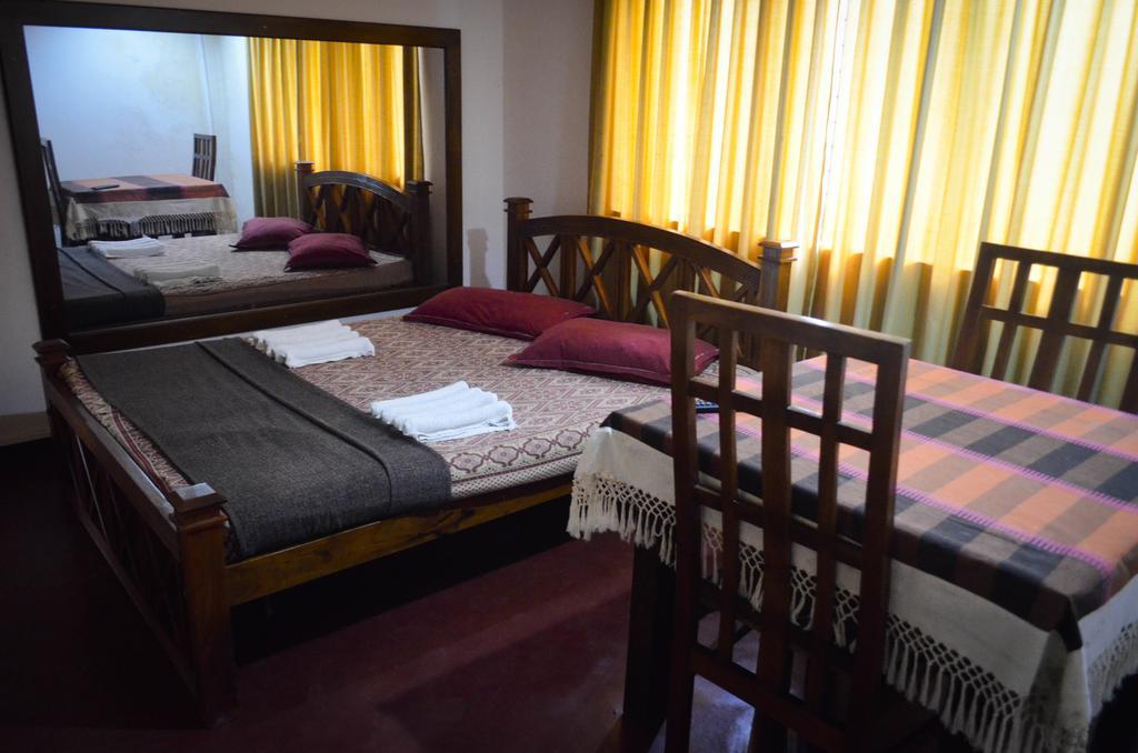 Yoho Mount Waves Hotel Kolombo Ruang foto
