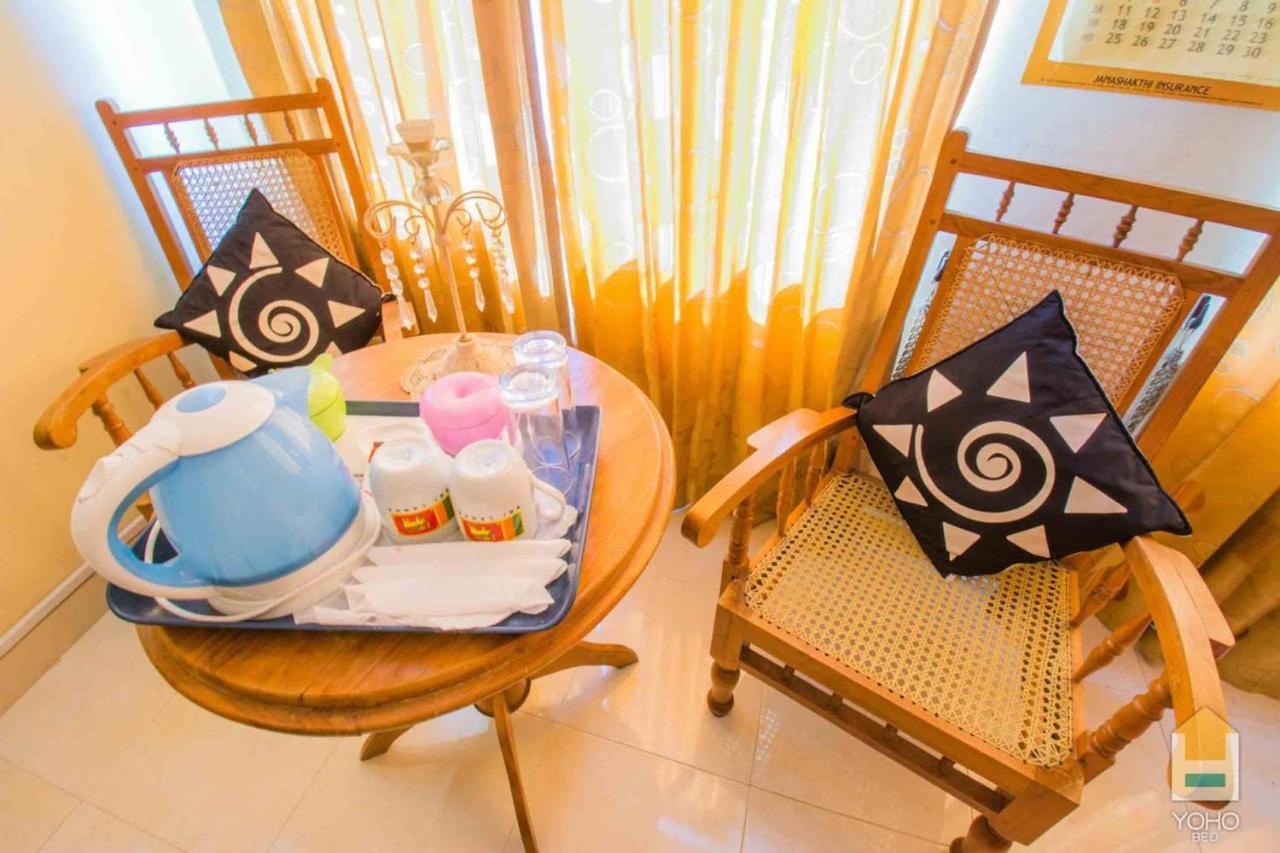 Yoho Mount Waves Hotel Kolombo Bagian luar foto